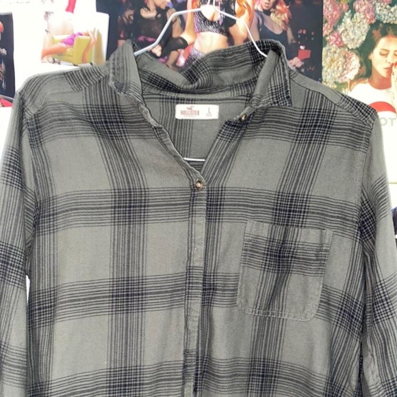 Hollister lightweight olive green flannel - Picture 3 of 3